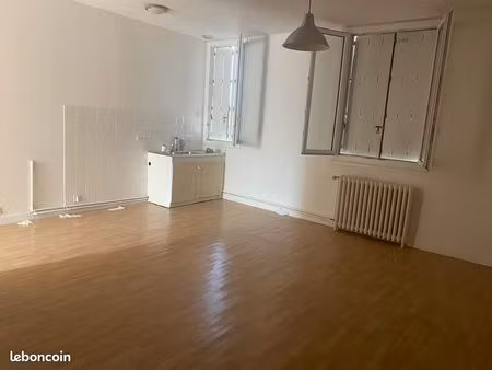 appartement chemillé  gare deux chambres  un bureau
