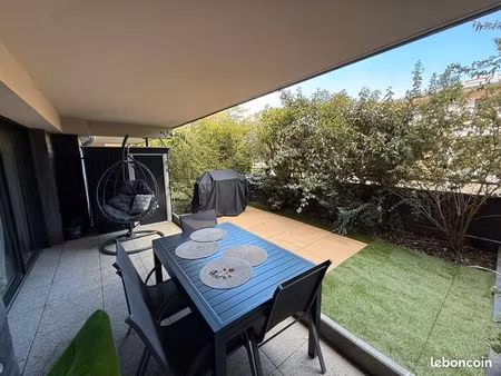 t3 64 m² – grande terrasse de 30 m² – les côtes de sassenage