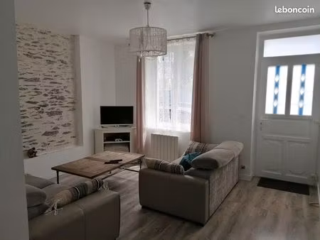 maison de ville meublée idéalement située à angers  libre à compter de septembre 2 026