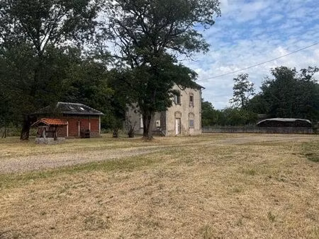 maison avec 5400m2 de terrain + un entrepôt