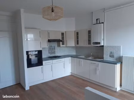blois [proche commerces hôpital] – t2 60 m² rénové + place parking privé+ cave — 590 + 40 