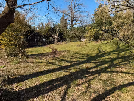 très beau terrain de 1678 m²