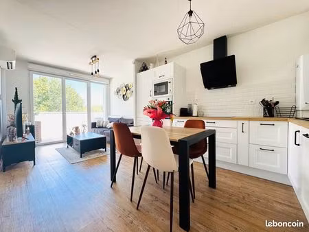 bruges le tasta – t2 rénové  climatisation  balcon vue dégagée et parking