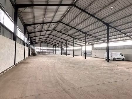 bâtiment 1600 m² - lons 64140