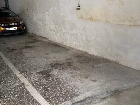 place de parking couvert dans immeuble centre ville