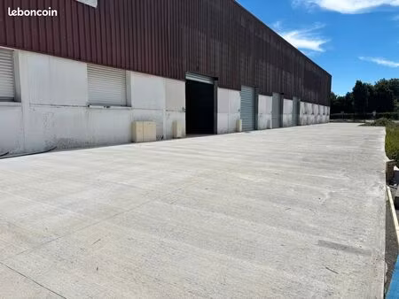 dépôt /local /hangar