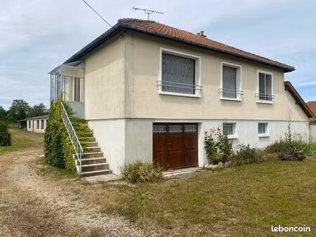 maison avec double garage et terrain – un beau potentiel à personnaliser