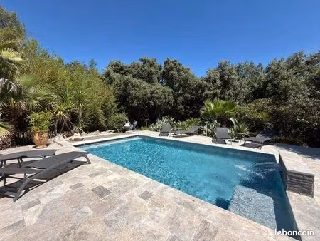 villa 5 pièces 198 m²