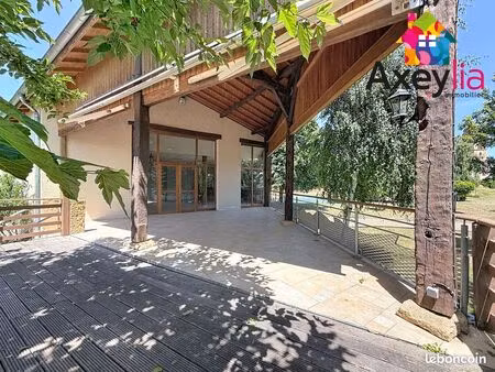 loft/atelier/surface 3 pièces 267 m²