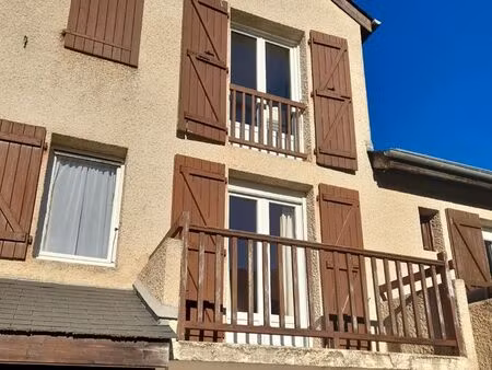 appartement rénové avec balcon  piscine et parking – bielle (64260)