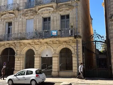 local  240 m²