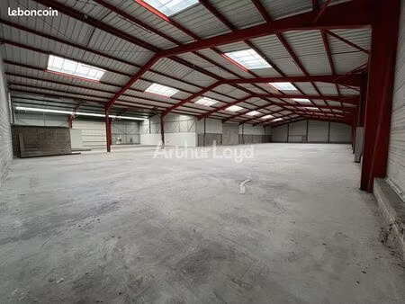 local d'activité 1 562 m²