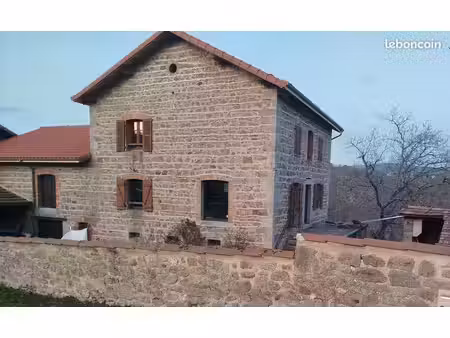 maison en pierre avec terrain de 2 8 hectares