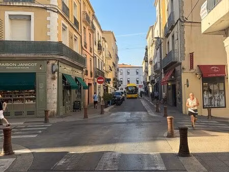 local commercial centre ville