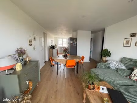 t3 56m² traversant rénové + balcon – centre montbrison