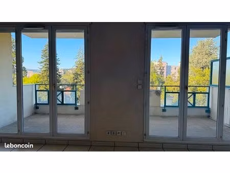 saint-priest-en-jarez  vends appartement t2