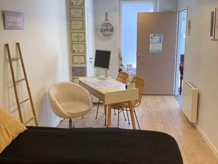 local commercial / cabinet