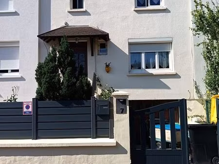 maison de ville 85 m2 au calme transports   écoles  commerces à proximité