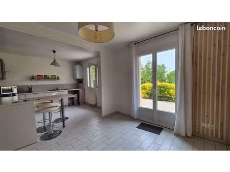 6 pièces  5 chambres  140 m2 villeneuve les sablons