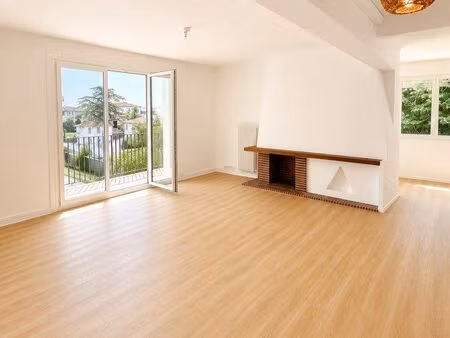 bayonne – quartier marracq – t3 rénové de 75 m² avec balcons  cave et ascenseur