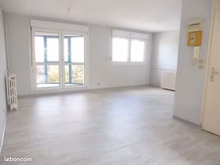 f2 à 420 euro en location