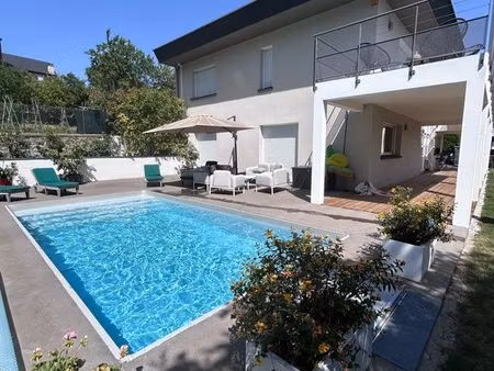 maison d’architecte 201 m2 - piscine - terrain 796 m2 - vue dominante