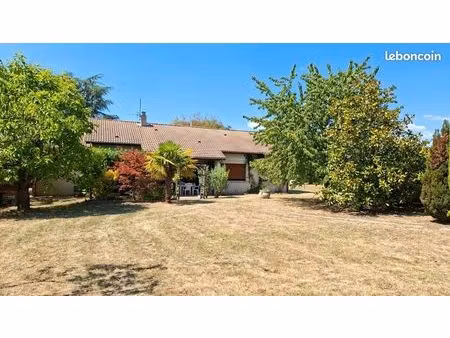 agréable maison sur beau parc arboré
