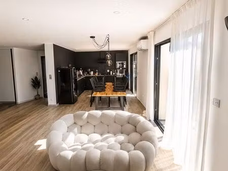maison récente contemporaine de 120 m²  4 chambres avec piscine et panneaux solaires