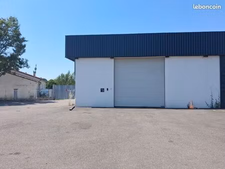 local commercial de 350 m² avec bureaux – emplacement stratégique