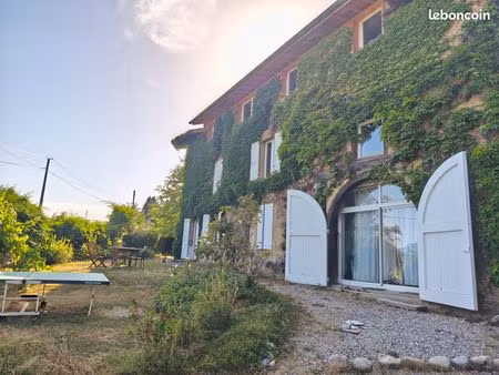 charnècles - grande maison de caractère de 200m2 avec vue exeptionnelle sur les montagnes