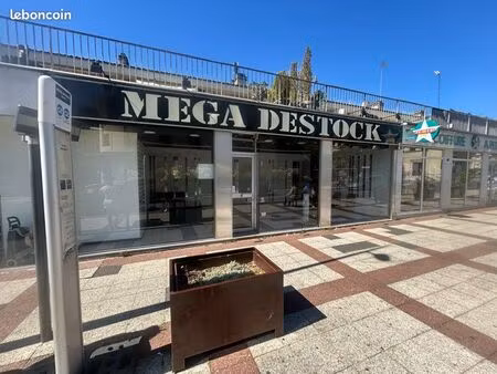 local commercial 49 m² avec appartement f3  cave et parking hyper-centre de beauvais