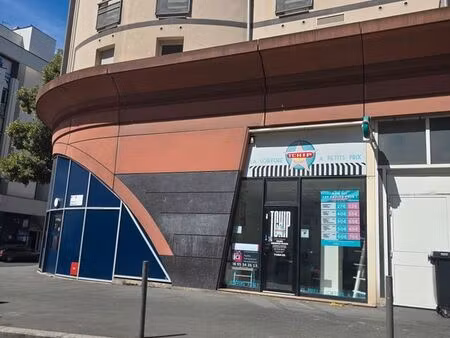 local commercial carré jaude 1