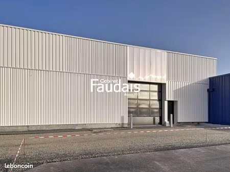 local 712 m² coutances