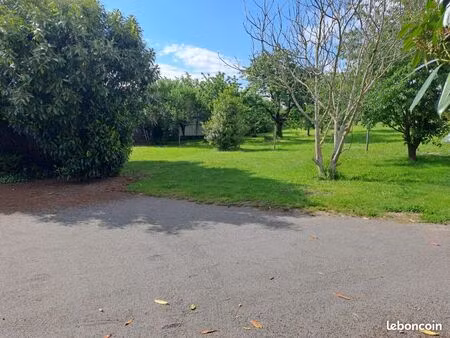 maison en pierre rénovée 80 m² + sous/sol avec terrain de 780 m² – dépendances