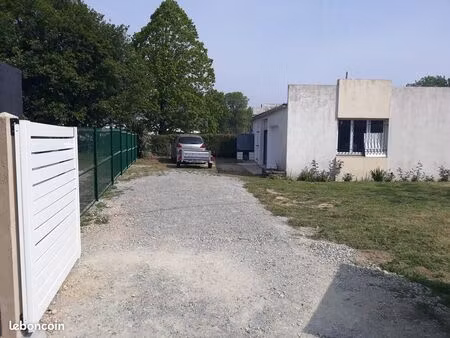 grand garage sur 520 m2 de terrain