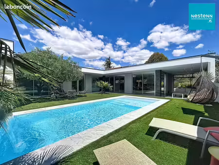 propriété 4 pièces 131 m²