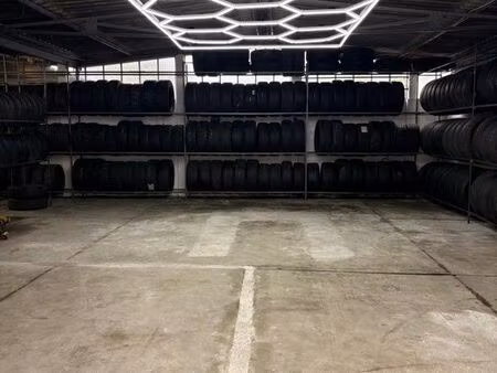 local garage entrepot