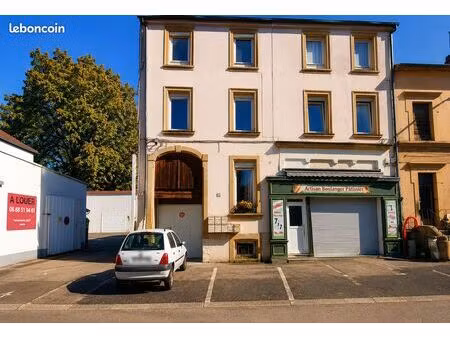 local commercial à louer – 200 m²