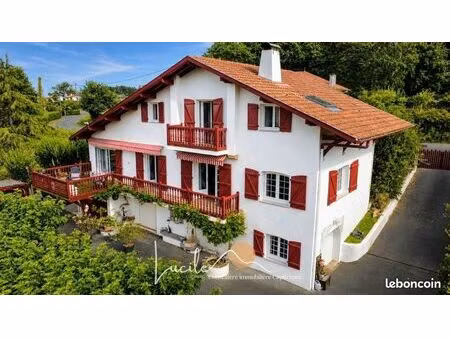 maison 9 pièces 235 m²