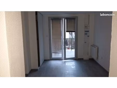 loue studio en vide pres des cezeaux