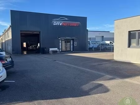 local 300 m²