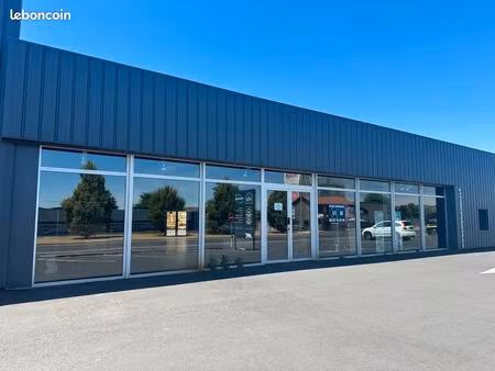 local commercial 300 m2