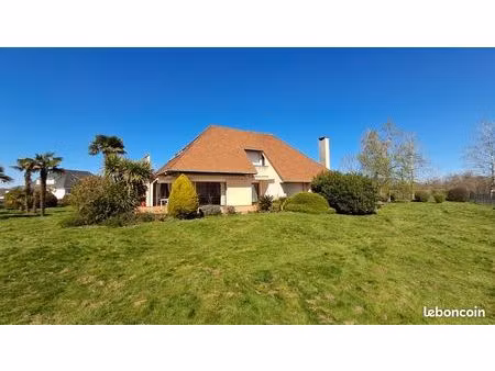 maison d’architecte meublée 135 m² – morlaas (secteur piscine)