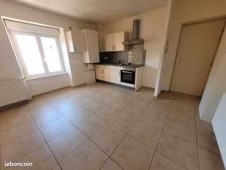 t2 de 42 m² lumineux – centre-ville de masevaux – parking privatif (560 cc)