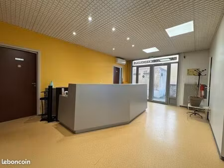 bureaux 241 m²