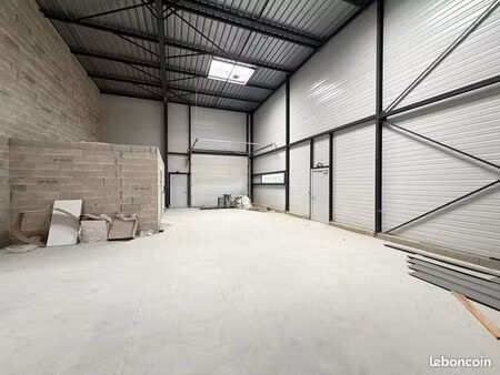 local d'activité 131 m²