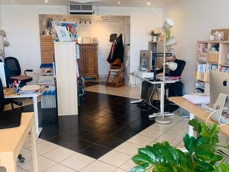 location bureaux ou commerce anglet en rdc avec vitrine avec reprise