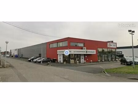 local commercial 1 210 m²