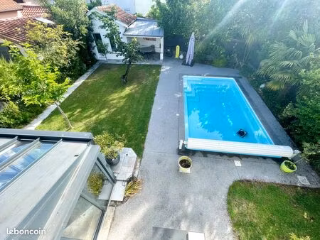 maison familiale avec cachet  piscine et dépendance