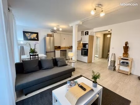 particulier loue superbe t2 neuf et meublé de 49 m2 avec balcon et grand box